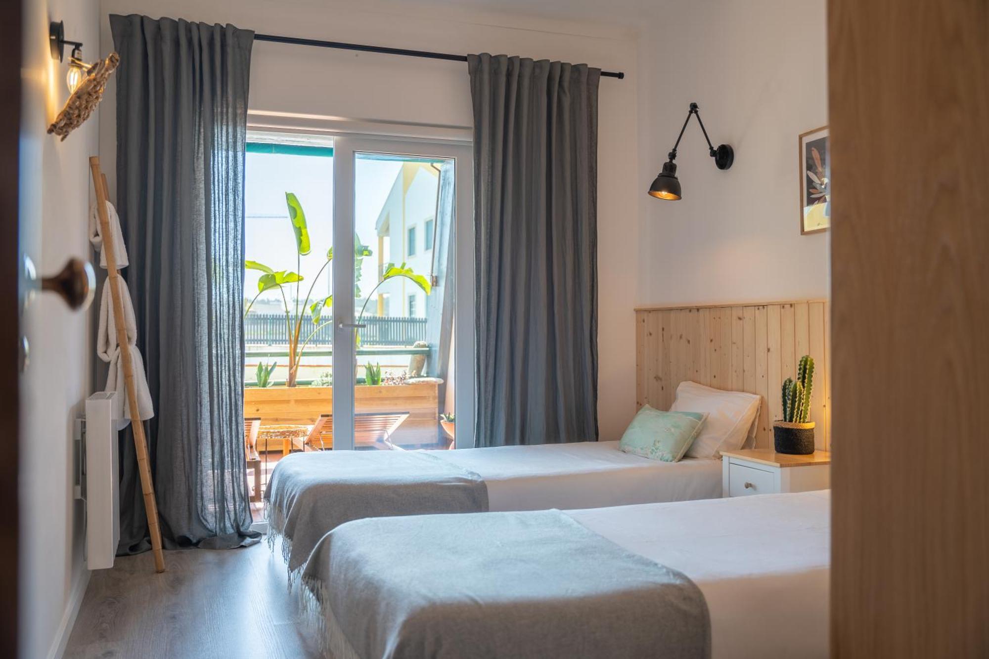 Surf Guesthouse - 7Min Walk To The Beach Pataias Esterno foto